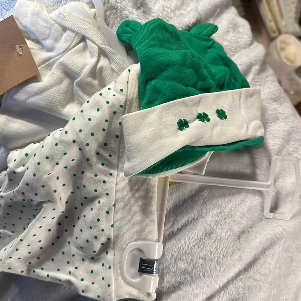 Rae Dunn “Mama’s Lucky Charm” PJ SET